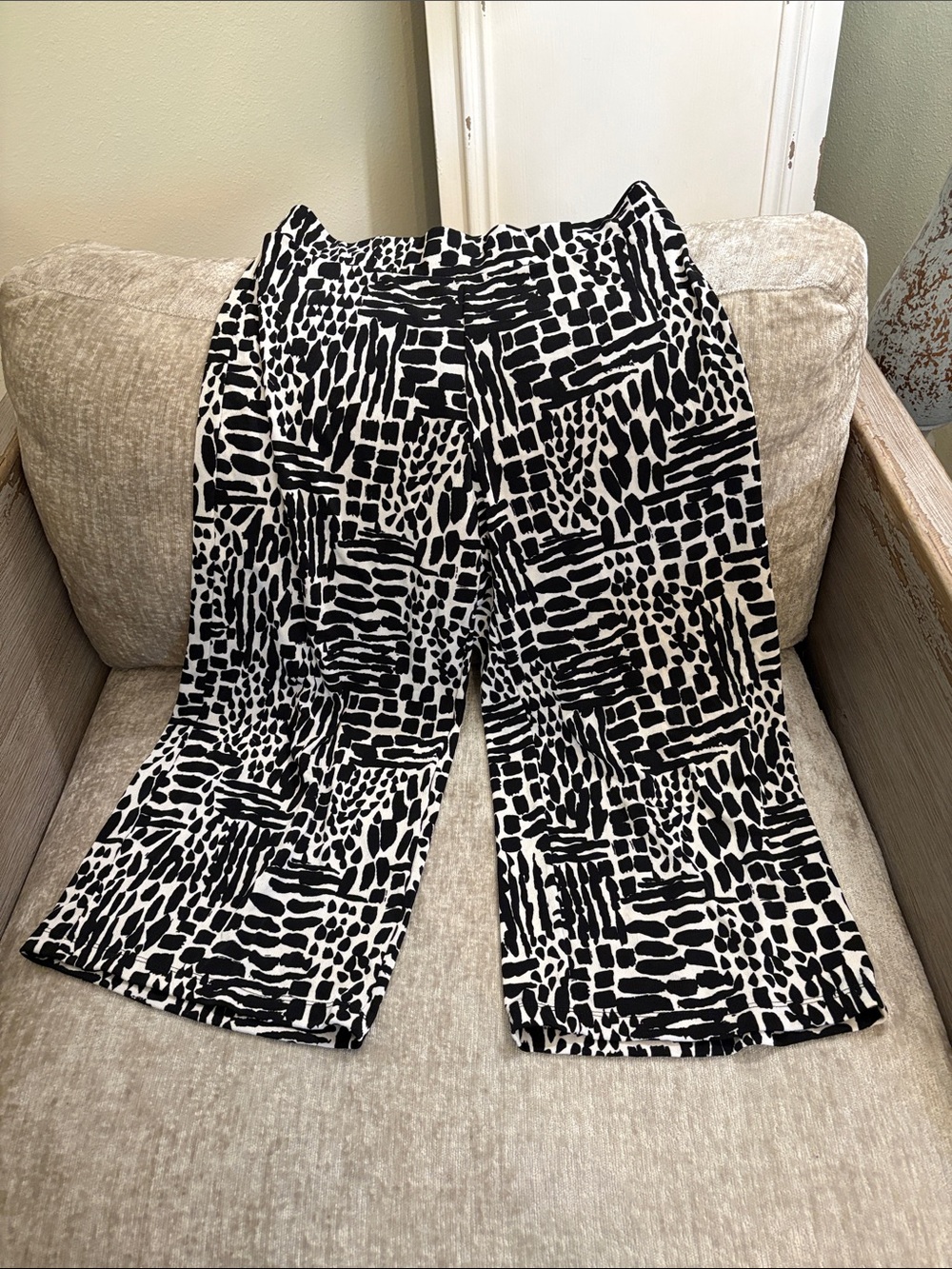 Choices Black & Cream Abstract Print Wide-Leg Pants
0405